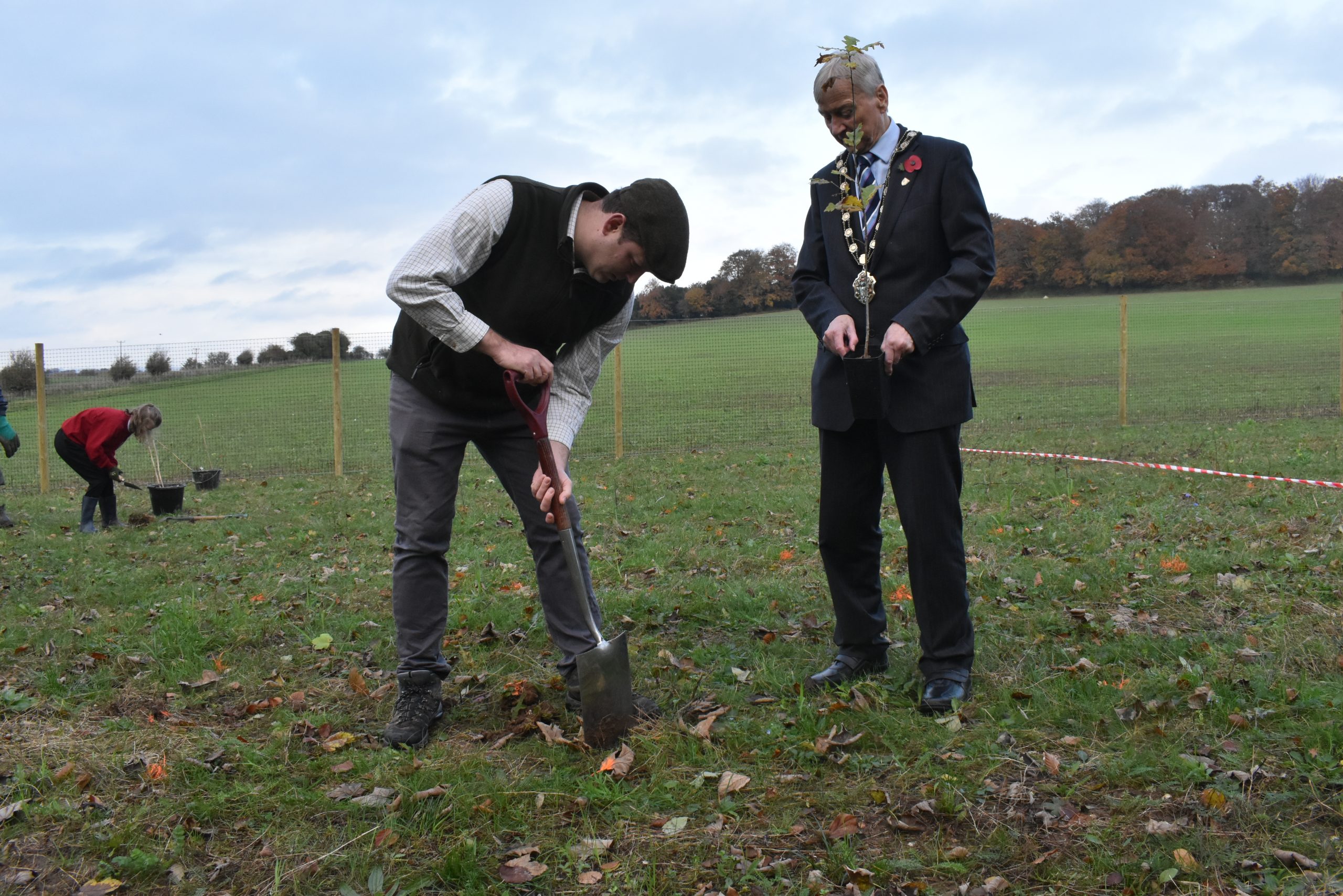 Cllr-Phil-North-and-Mayor-Cllr-Alan-Dowden-planting-a-tree-together