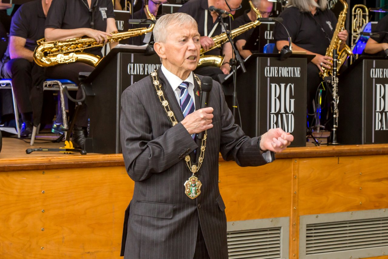 Test-Valley-Mayor-Cllr-Alan-Dowden-at-Big-Band-Buffet-2022-credit-Michael-Gourlay